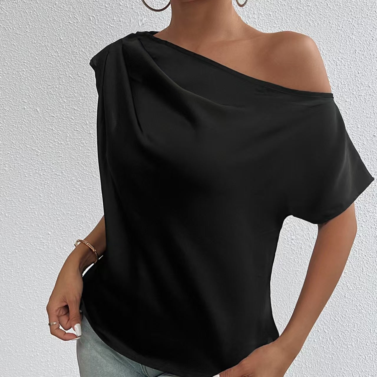 Ladies' Solid Color Asymmetrical Collar Pleated Elegant Casual Sloping Shoulder Collar Off Shoulder Top
