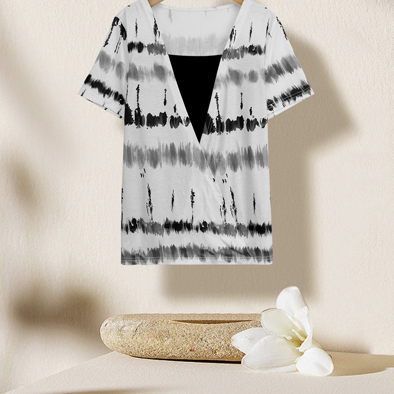 Women's V-neck Printed Black Lined Fashionable Short Sleeved T-shirt